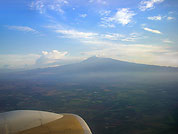 Вулкан Этна под крылом