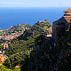 сицилийский пейзаж с крепостью