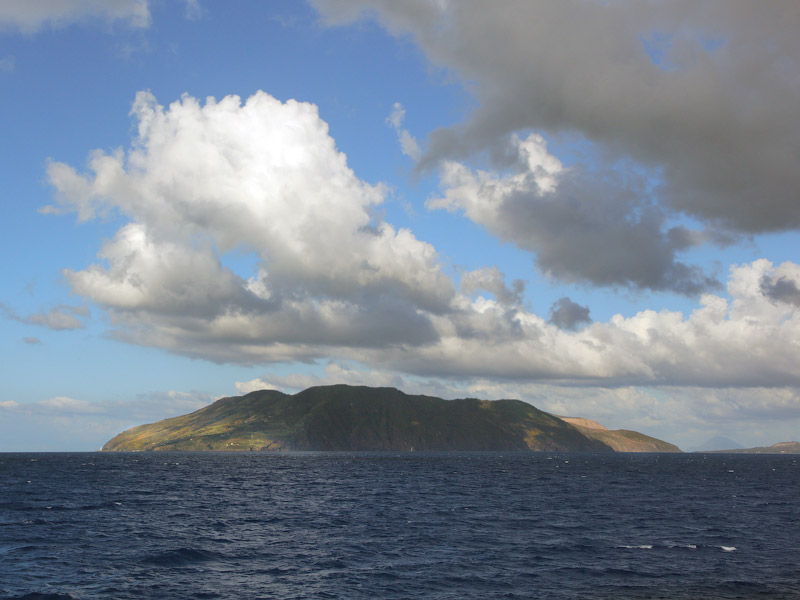 Глазами очевидцев: вулканические острова на горизонте. В открытом море